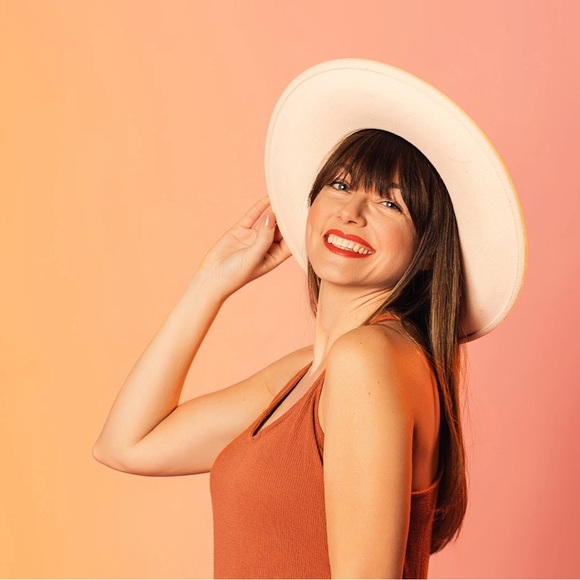 Meet your Posher, Kara - Picture 4 of 5